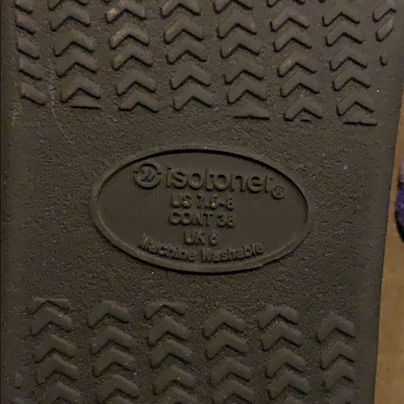 isotoner slippers - Picture 3 of 3